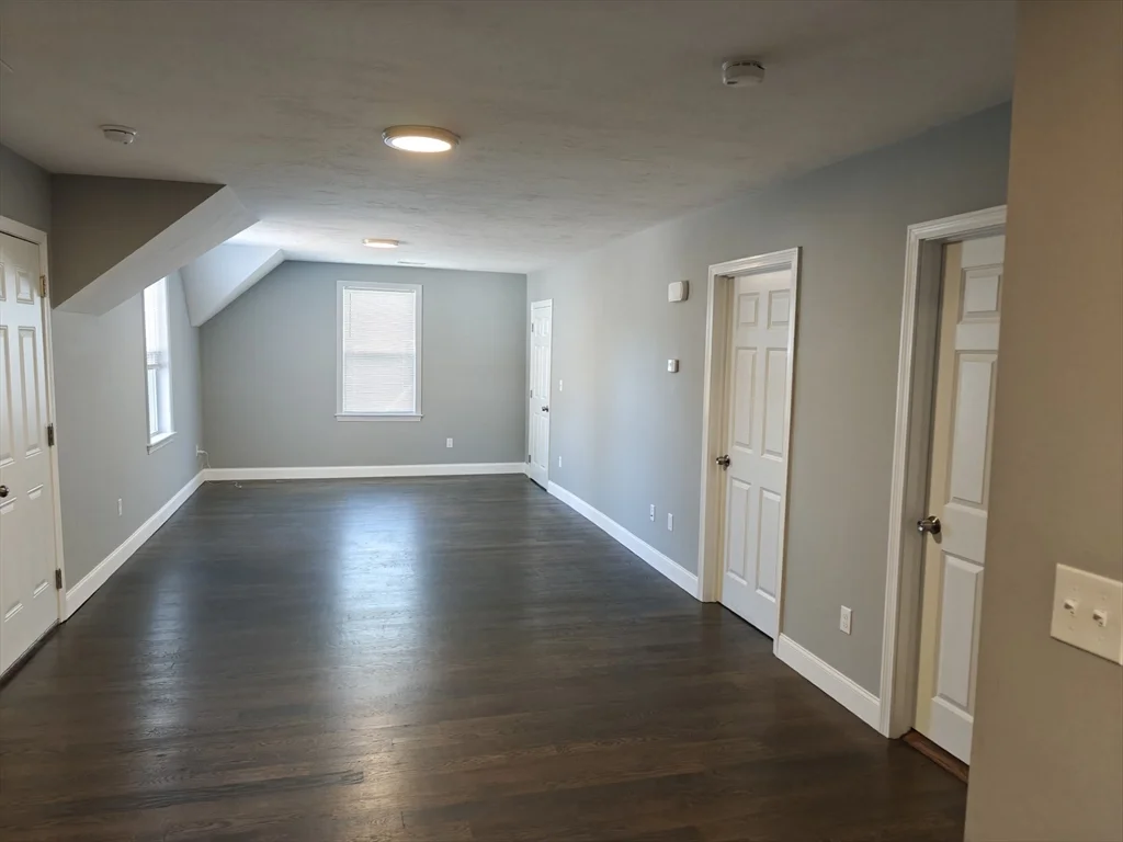 105 Holyoke St, Lynn