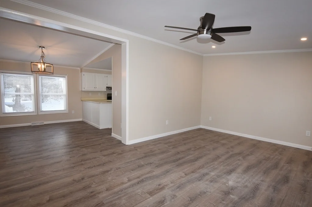 6 Canterbury Ln, Rockland