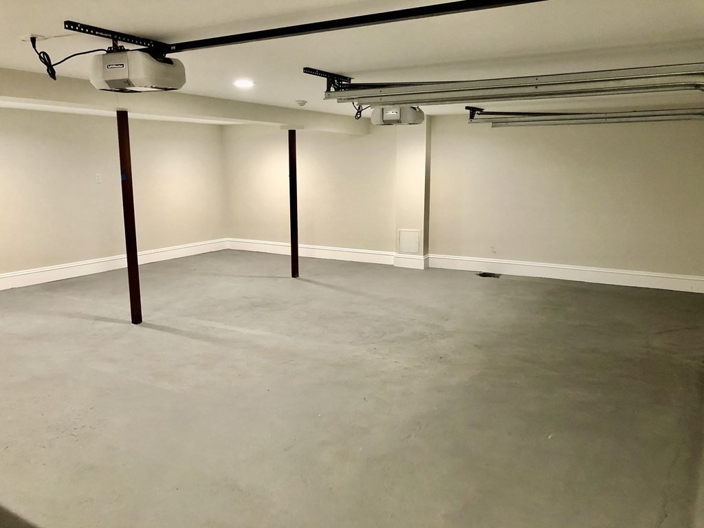 73 Chestnut St, Weston