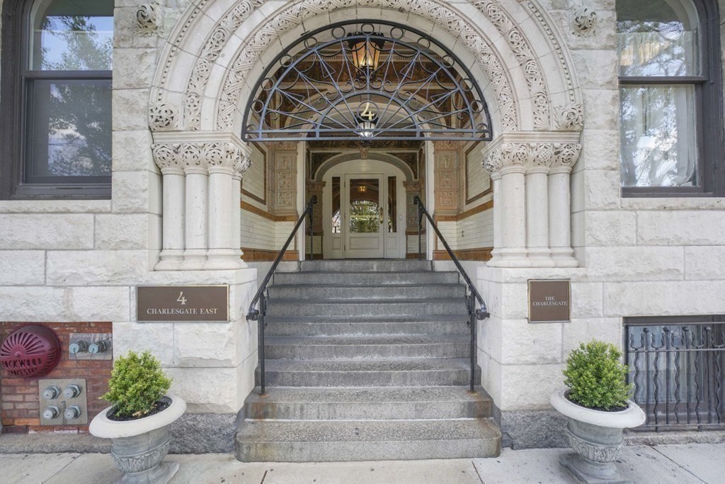 4 Charlesgate East, Back Bay