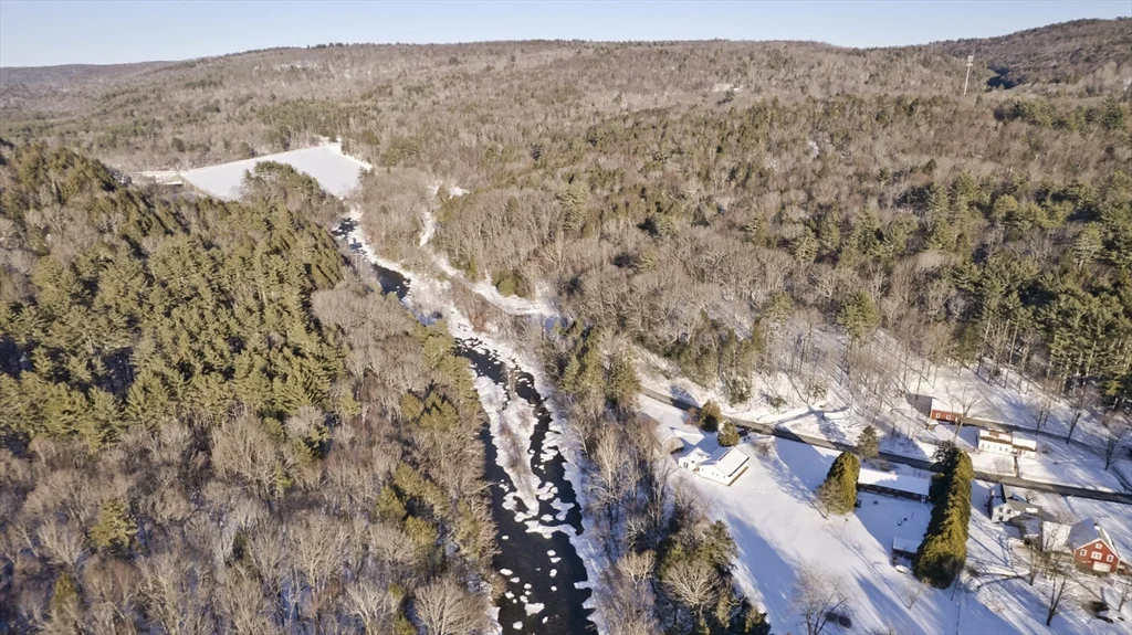 16 Knightville Dam Rd, Huntington