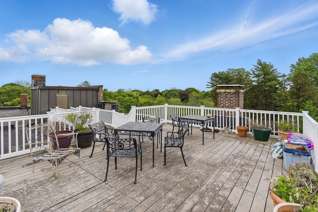 240 Brattle St, West Cambridge