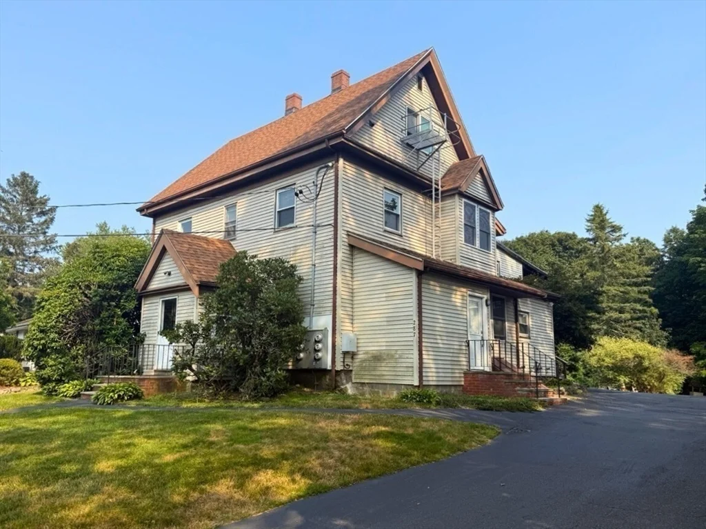 287 Walnut St, Stoughton