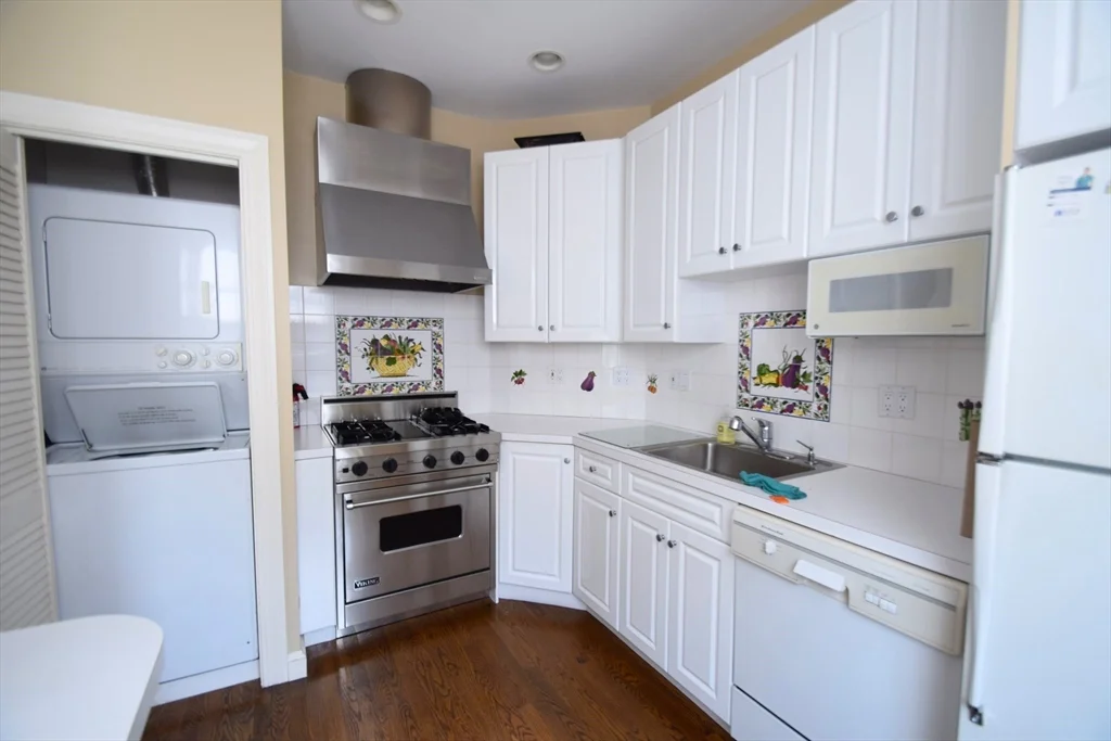 141 Beaconsfield Rd, Brookline