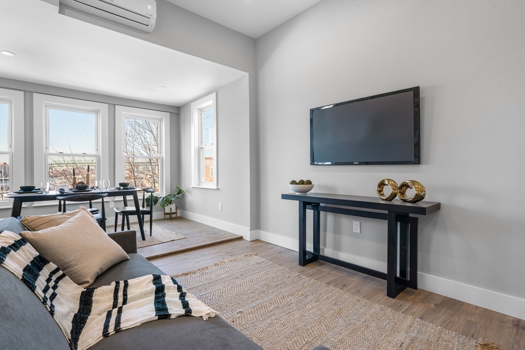 390 Meridian St, Central Square