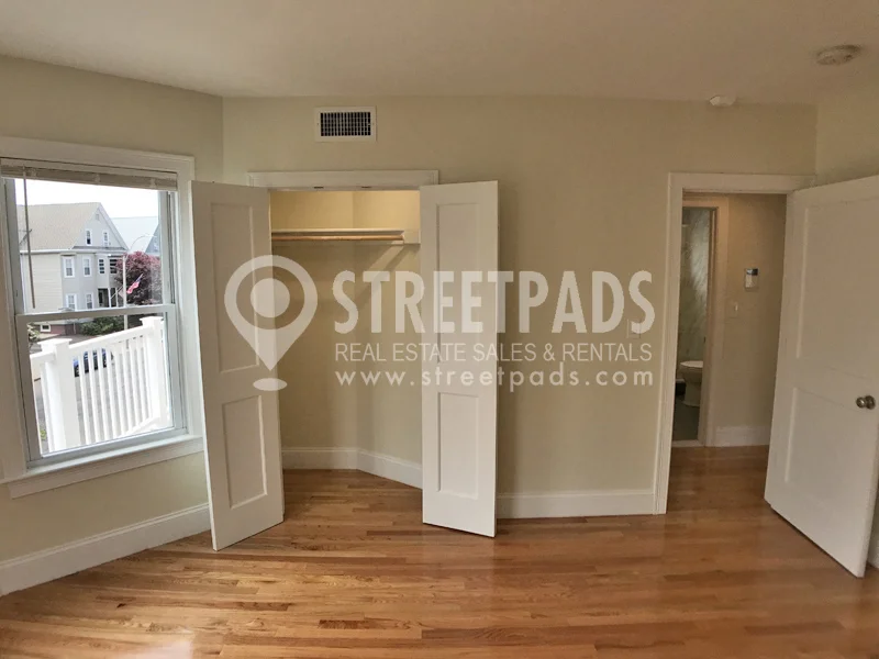 327 Highland Ave, Powder House Square