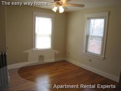 35 Irvington Rd, Tufts