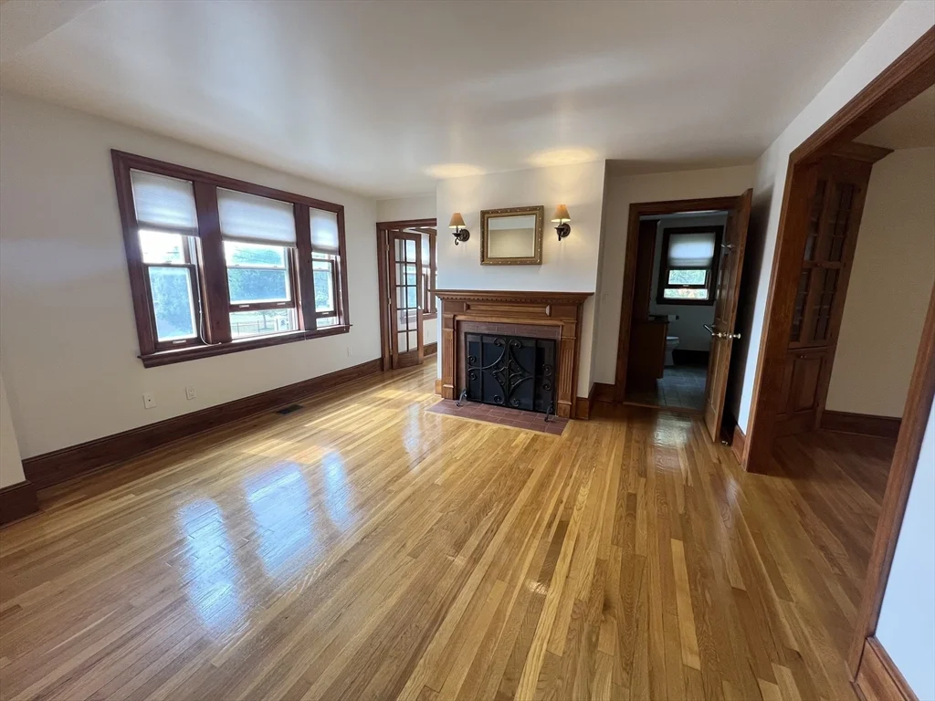 584 Humphrey St, Swampscott