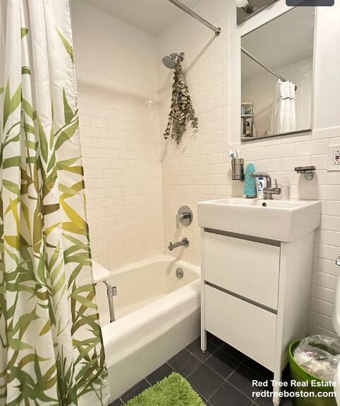 20 Radcliffe Rd, Allston