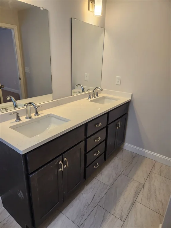 32 Four Seasons Dr, Hampstead