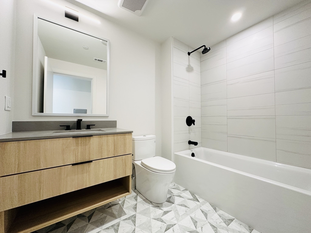 1 Nevins Hill Way, Brighton