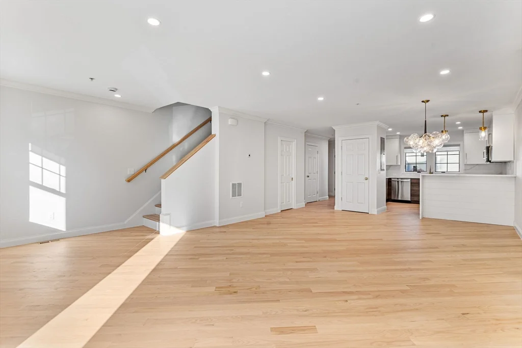 7 Chatham St, Watertown