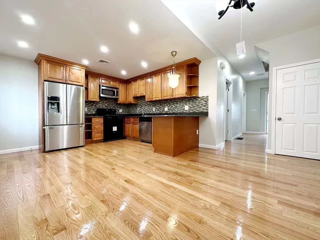 90 George St, Roxbury