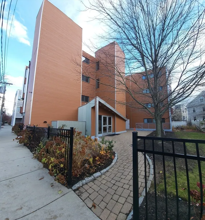 24 Bay State Rd, Cambridge Highlands