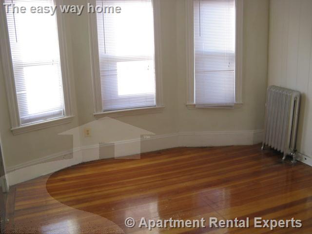 104 Conwell Ave, Tufts