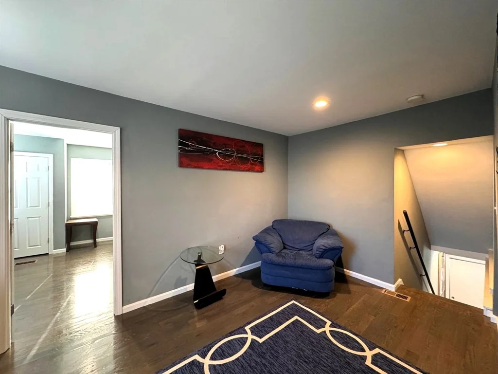 60 Cedar St, Waltham