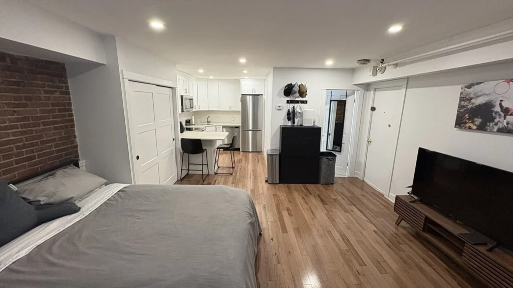 144 Commonwealth, Back Bay