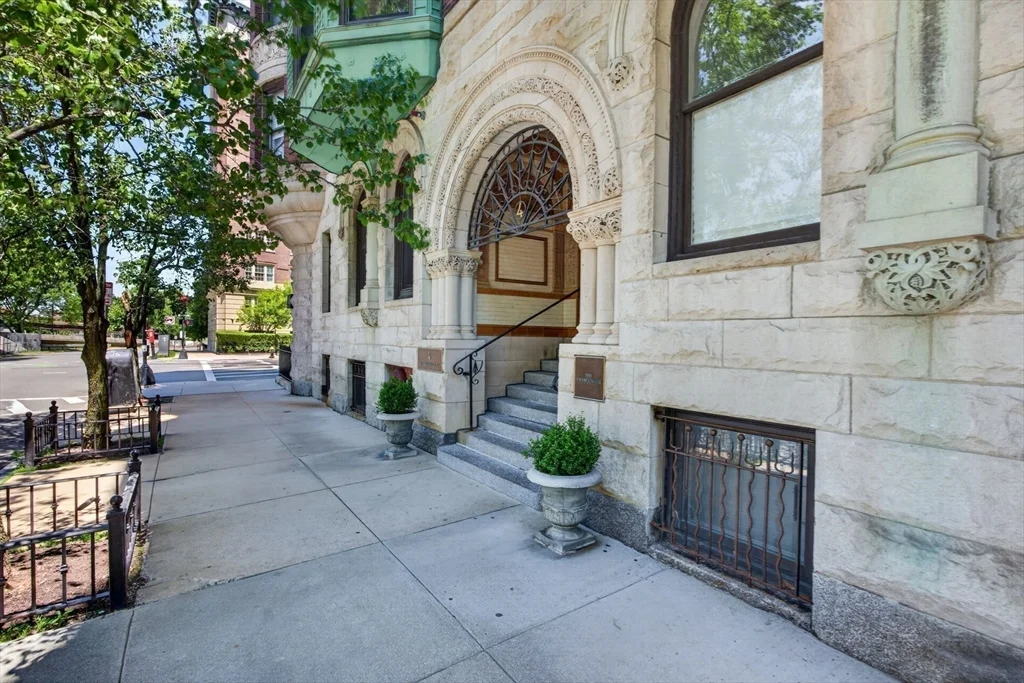 4 Charlesgate E, Back Bay