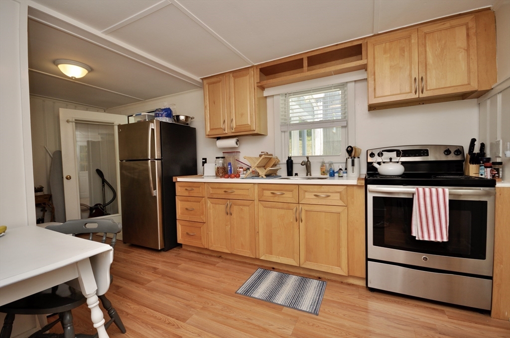 28 Cochituate Rd, Priscilla Beach