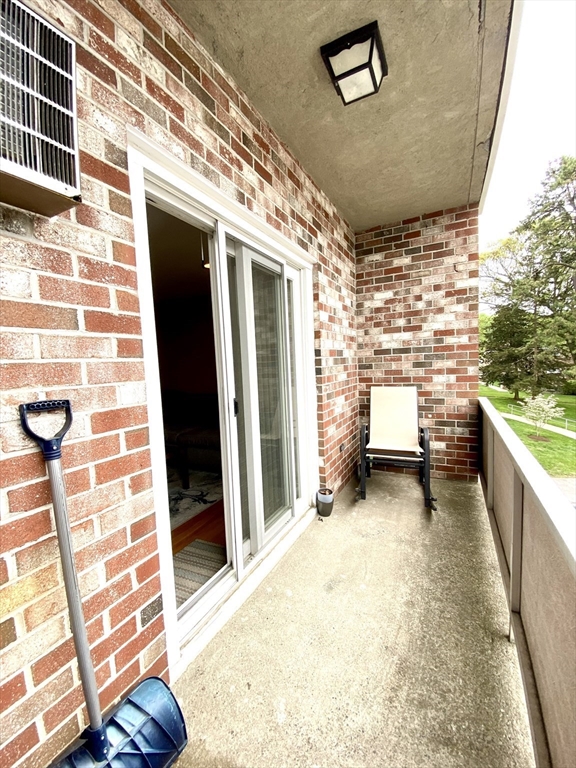 11 Jacqueline Rd, Waltham