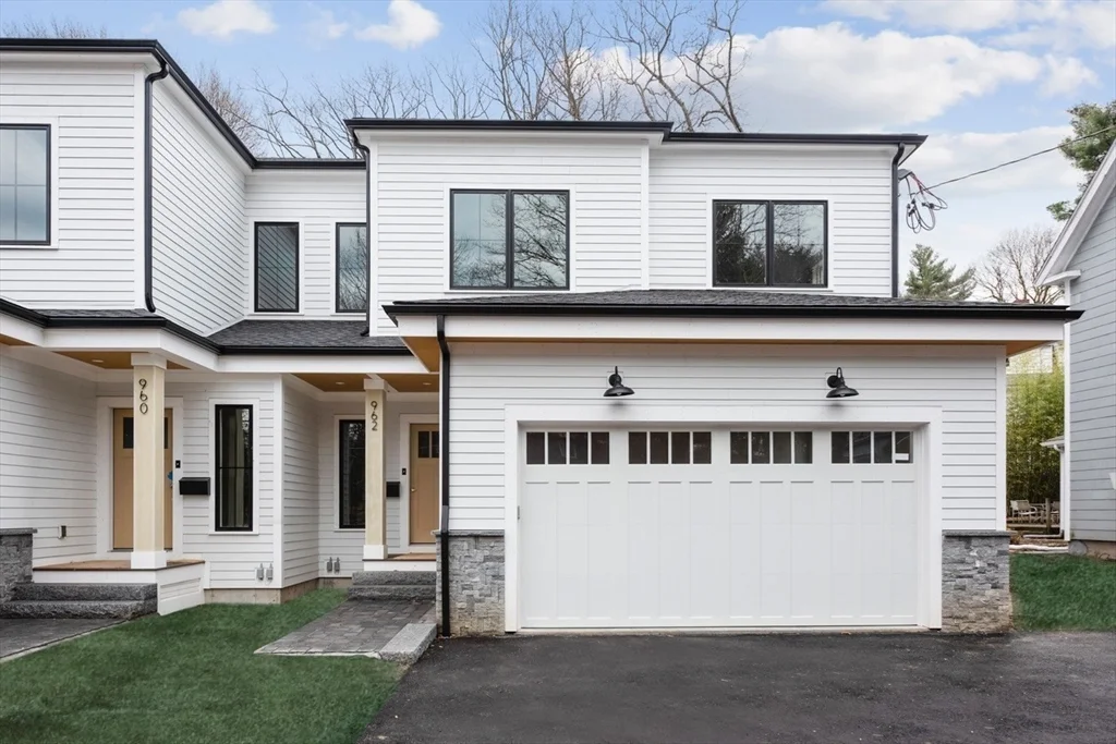 962 Walnut St, Newton