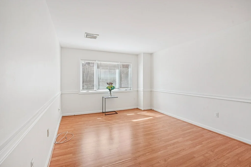 35 Desmoines Rd, Quincy