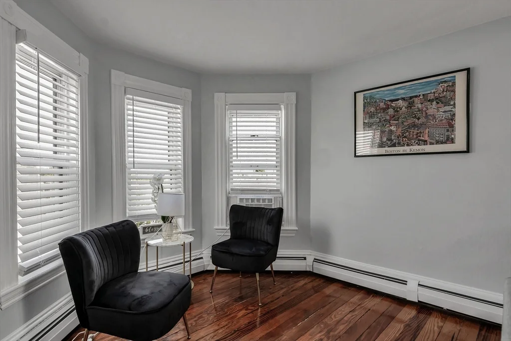 553 Main St, Medford