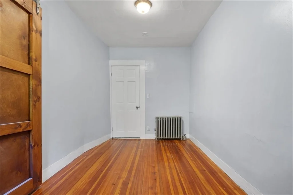 8 Linwood St, Holbrook