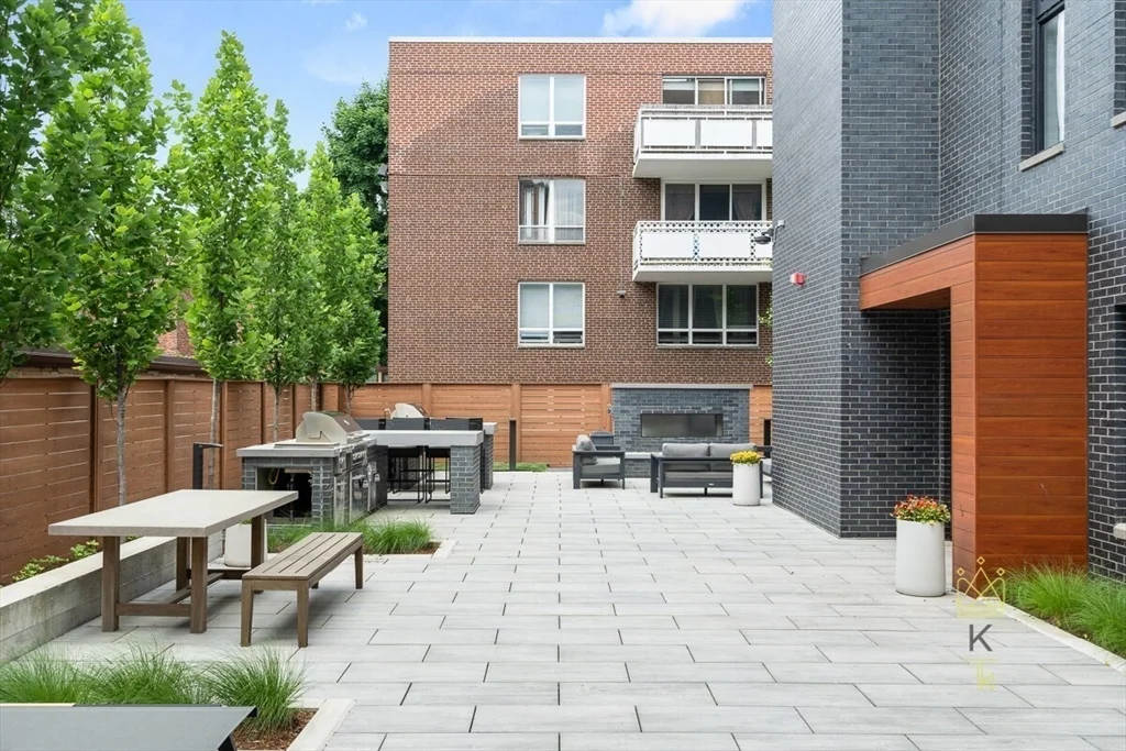 54 Auburn St, Coolidge Corner