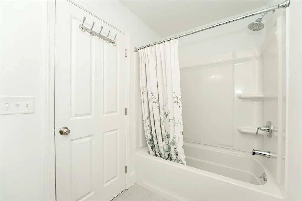 18 Cleary Cir, Norfolk