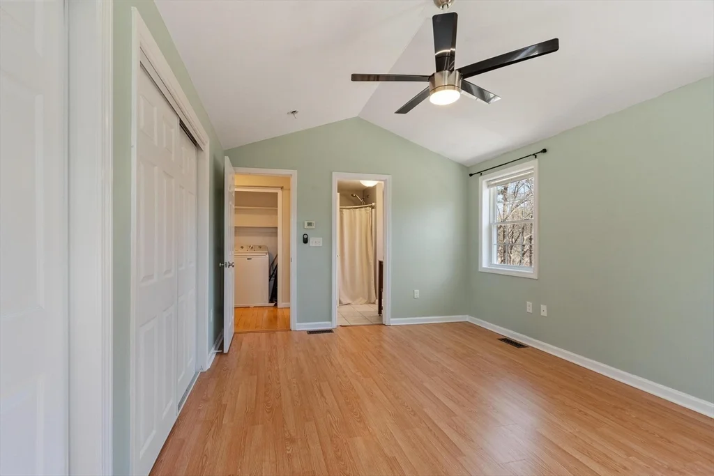 27 Pine St, Pepperell