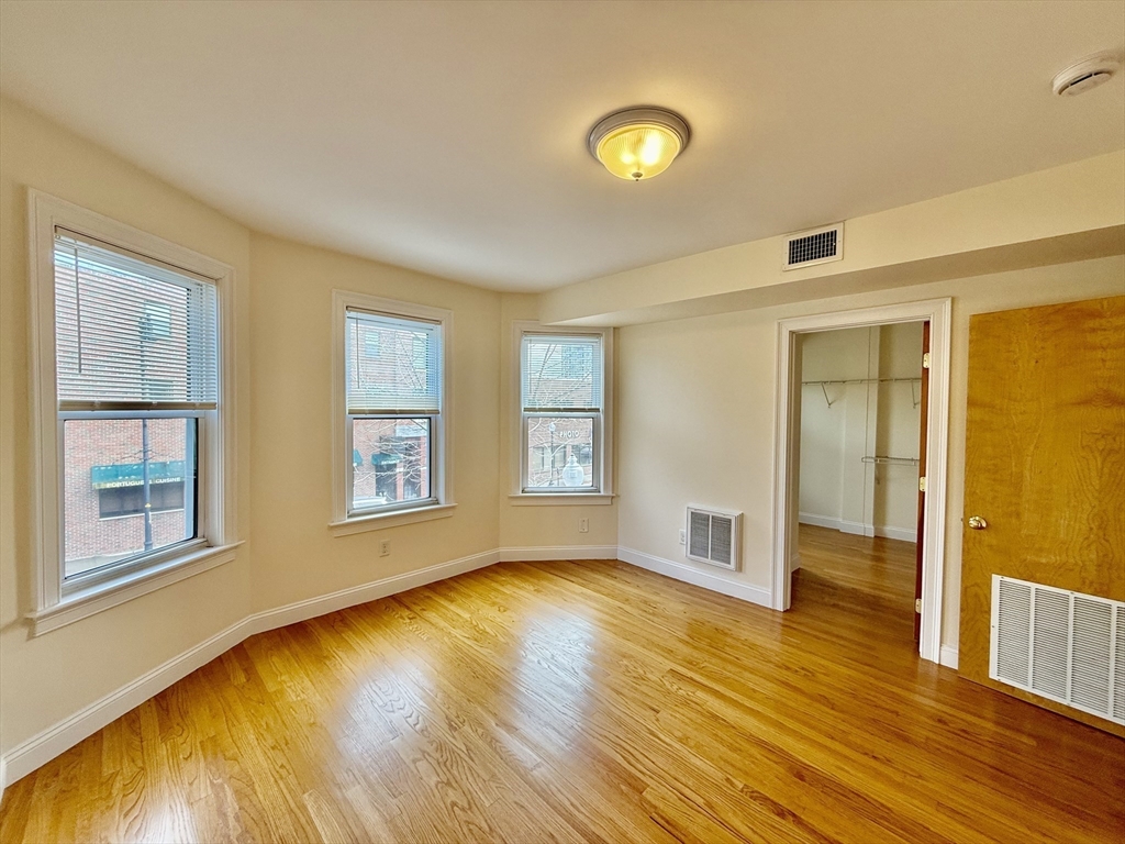 724 Cambridge St, Wellington-Harrington