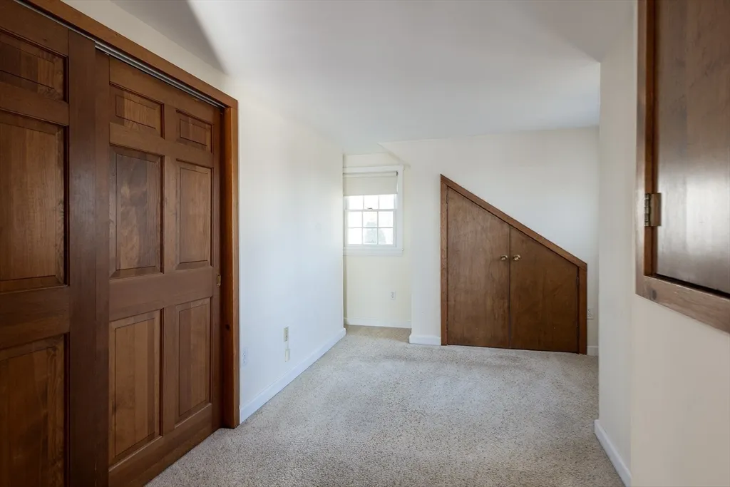 33 Eagle Hill Rd, Great Neck