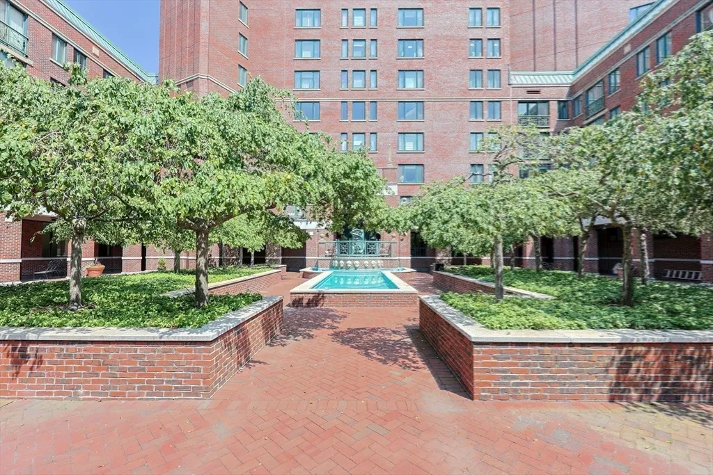 10 Rogers St, East Cambridge