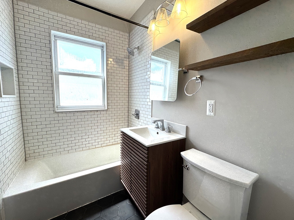 18 Saint Peter St, Jamaica Plain