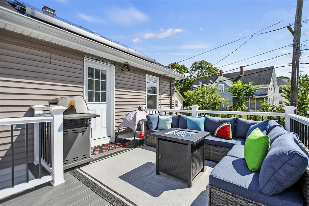 13 Town Hill St, Quincy