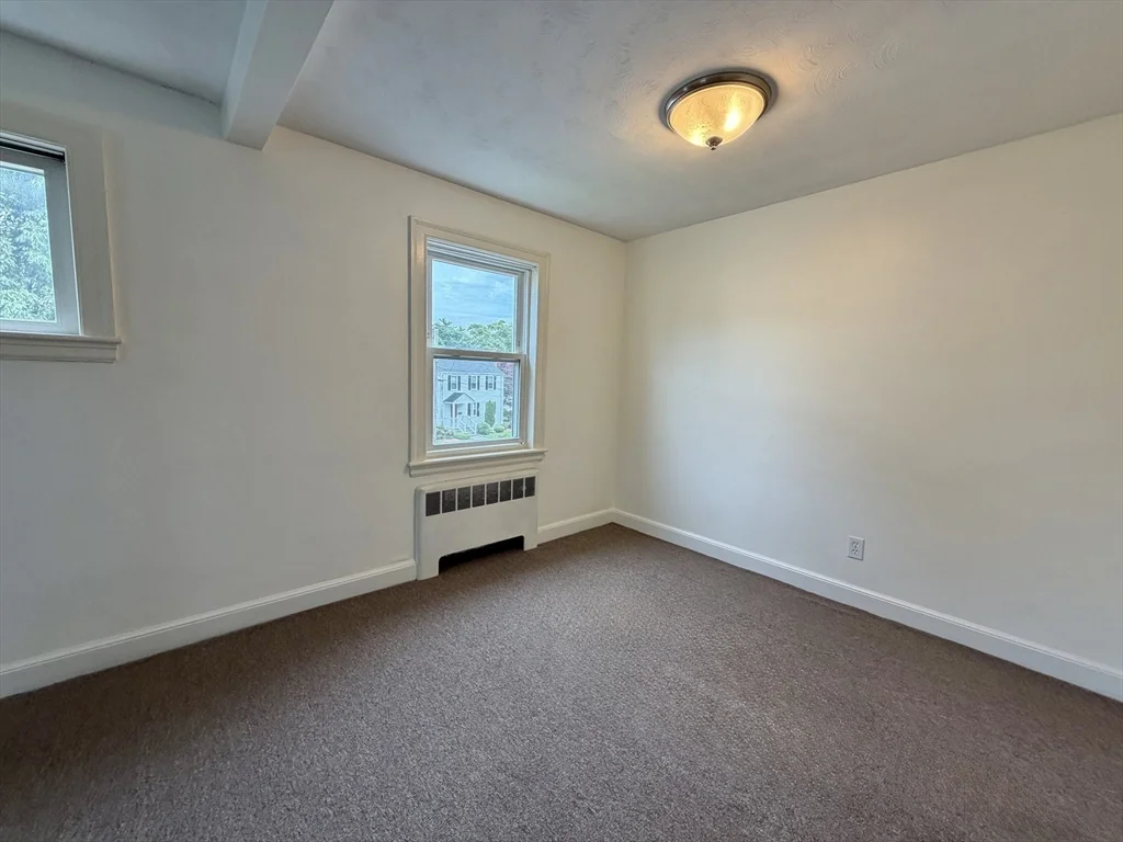 17 Hatfield Rd, West Newton