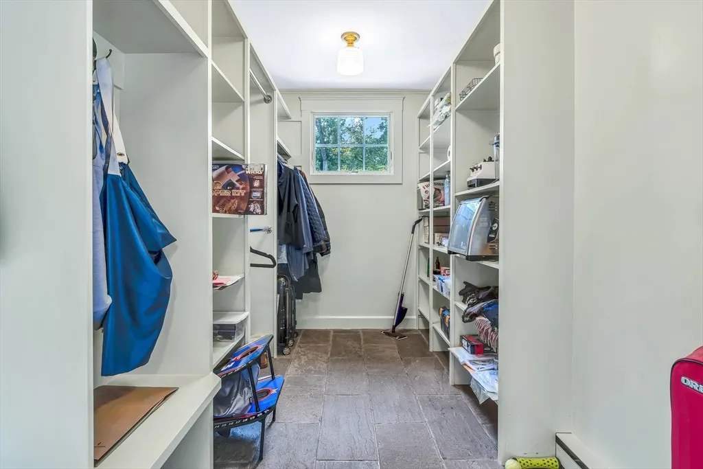 17 Atlantic Ave, Cohasset