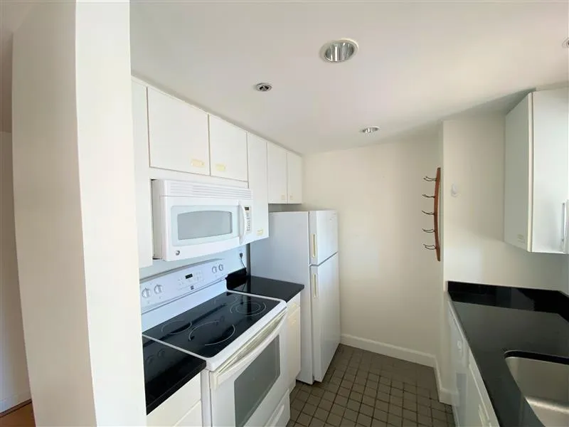931 Massachusetts Ave, Mid-Cambridge
