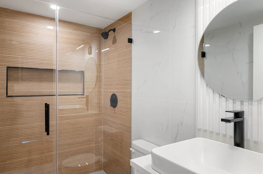 75-83 Cambridge Pkwa, Cambridgeport