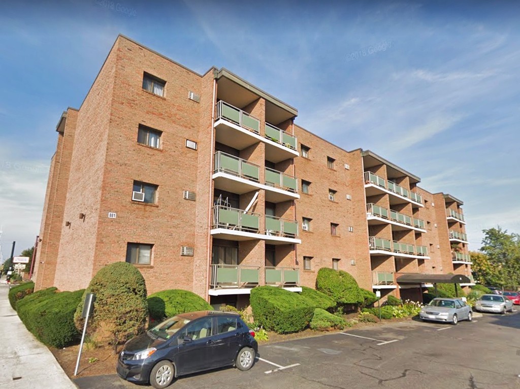 881 Broadway, Everett