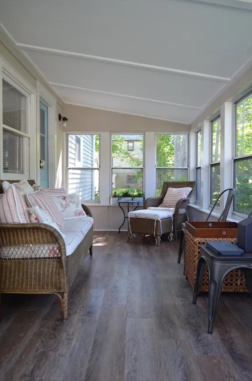 2 Saratoga, Long Beach