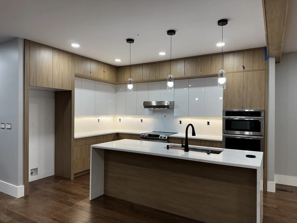 12 Linden St, Natick