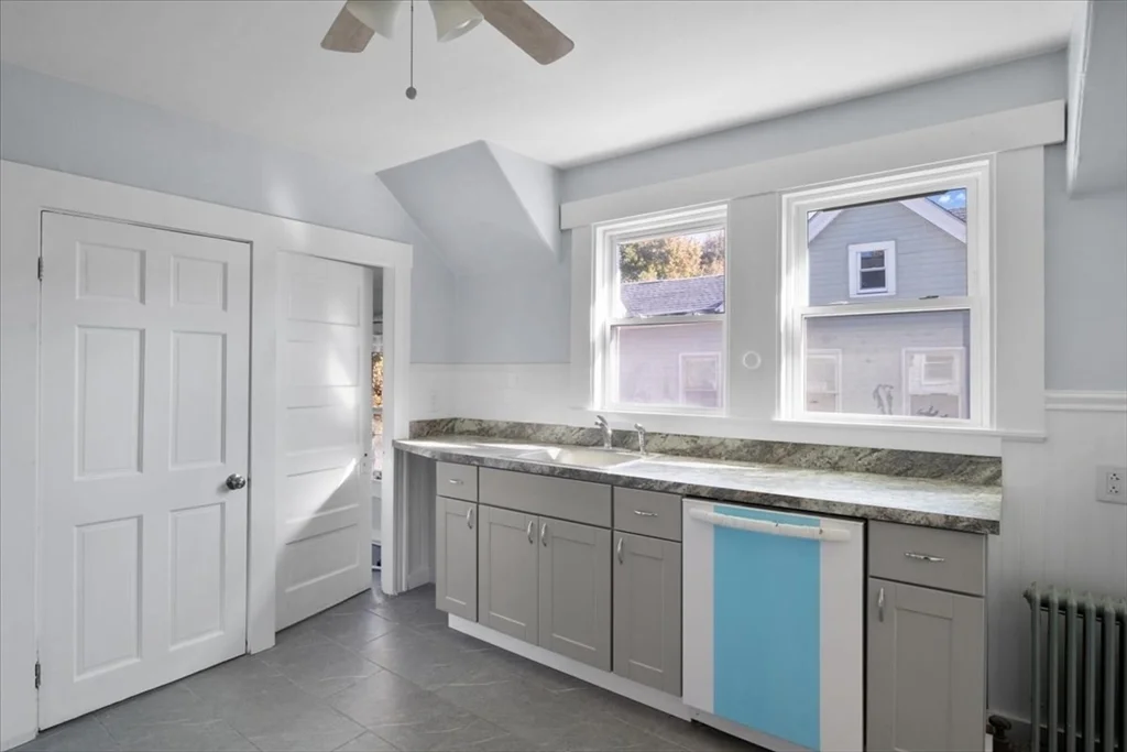 8 Linwood St, Holbrook