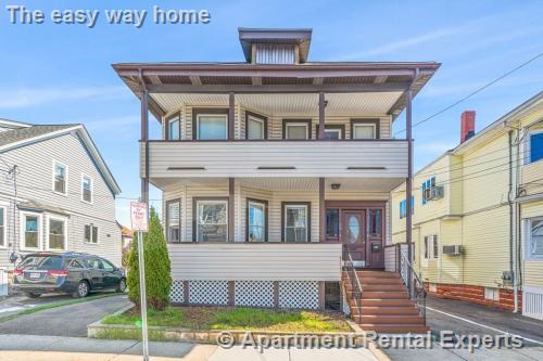 52 Stanley Ave, Tufts