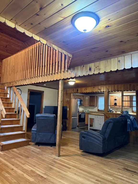 28 Quissett Rd, Mendon
