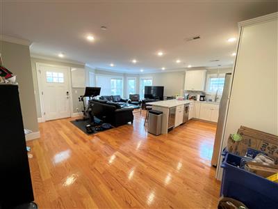 90 Holland St, Davis Square