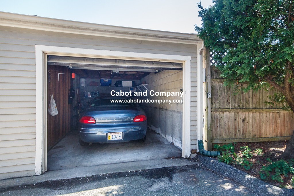 2 Brewer St, Jamaica Plain