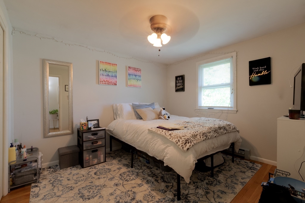 89 Brayton Rd, Oak Square