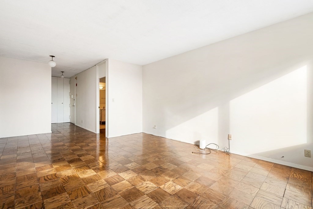 85 E India Row, Waterfront